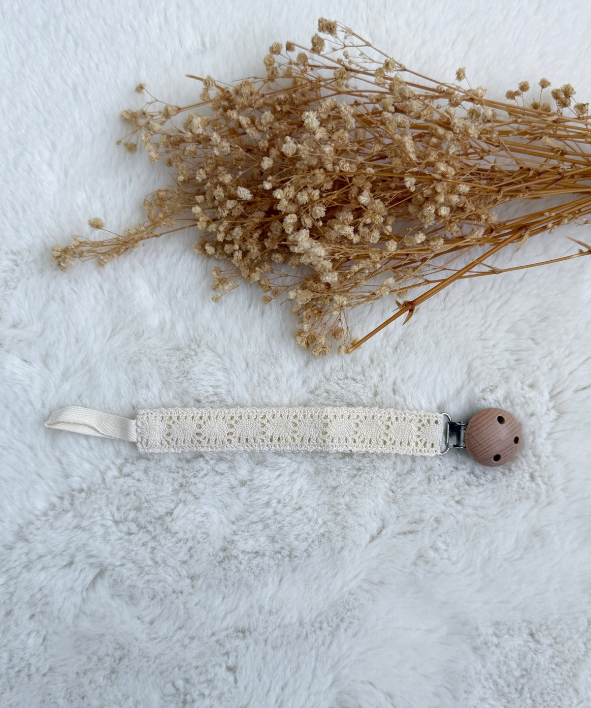 Attache tétine ruban beige macramé