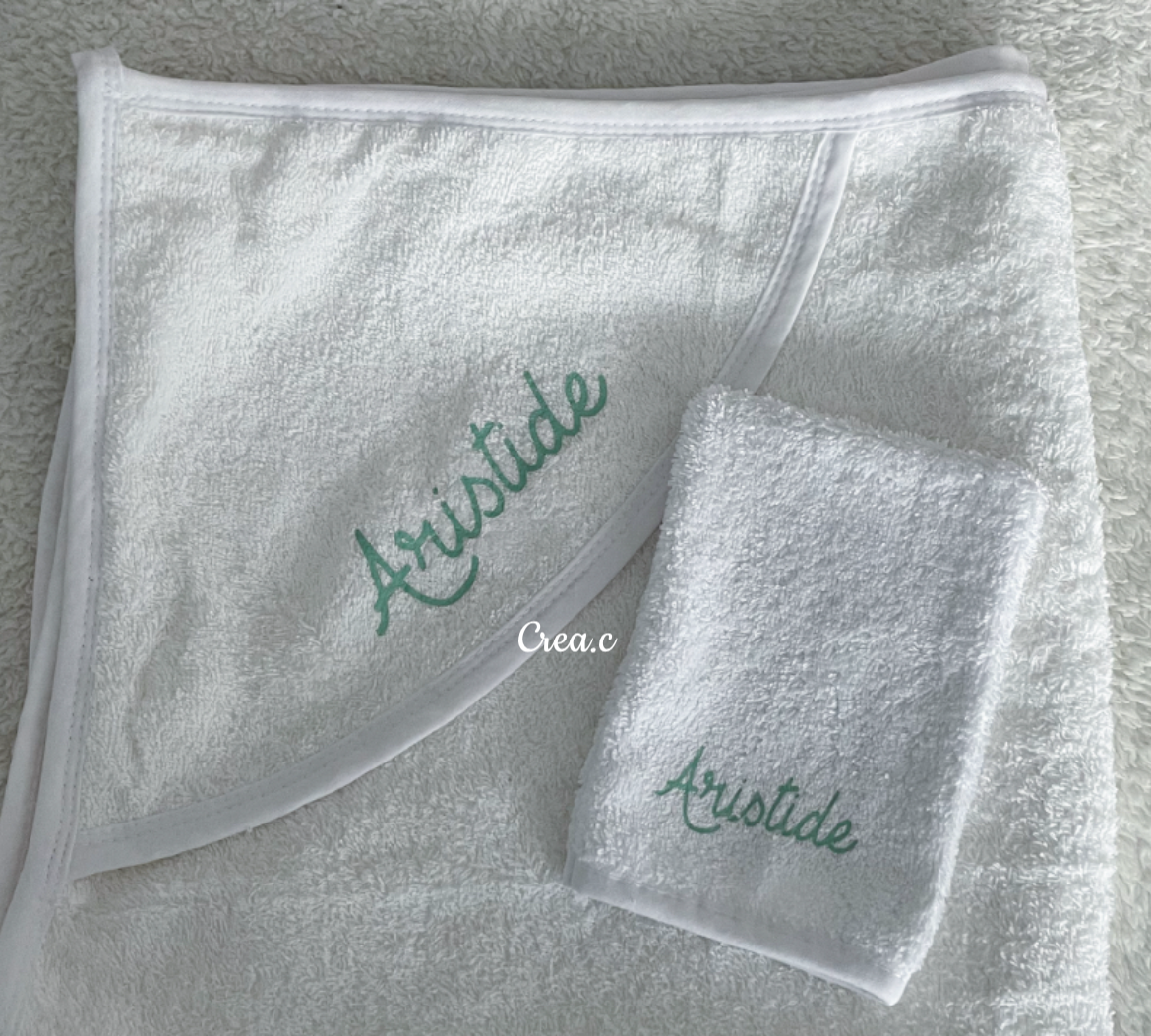 Cape de bain bébé en coton blanc prénom personnalisé
