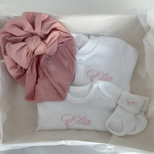 Coffret naissance première tenue bonnet ou turban personnalisée