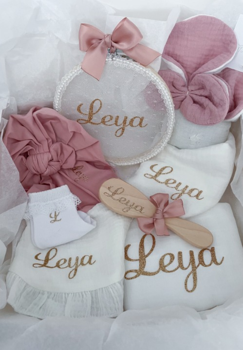 Coffret naissance personnalisé girly rose et blanc