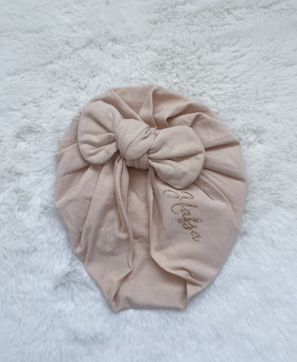 Turban bébé beige avec ruban et prénom floqué