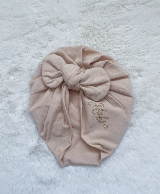 Turban bébé beige avec ruban et prénom floqué