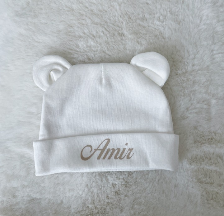 Bonnet bébé blanc avec petites oreilles d’ourson