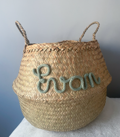 Panier en osier naturel prénom vert