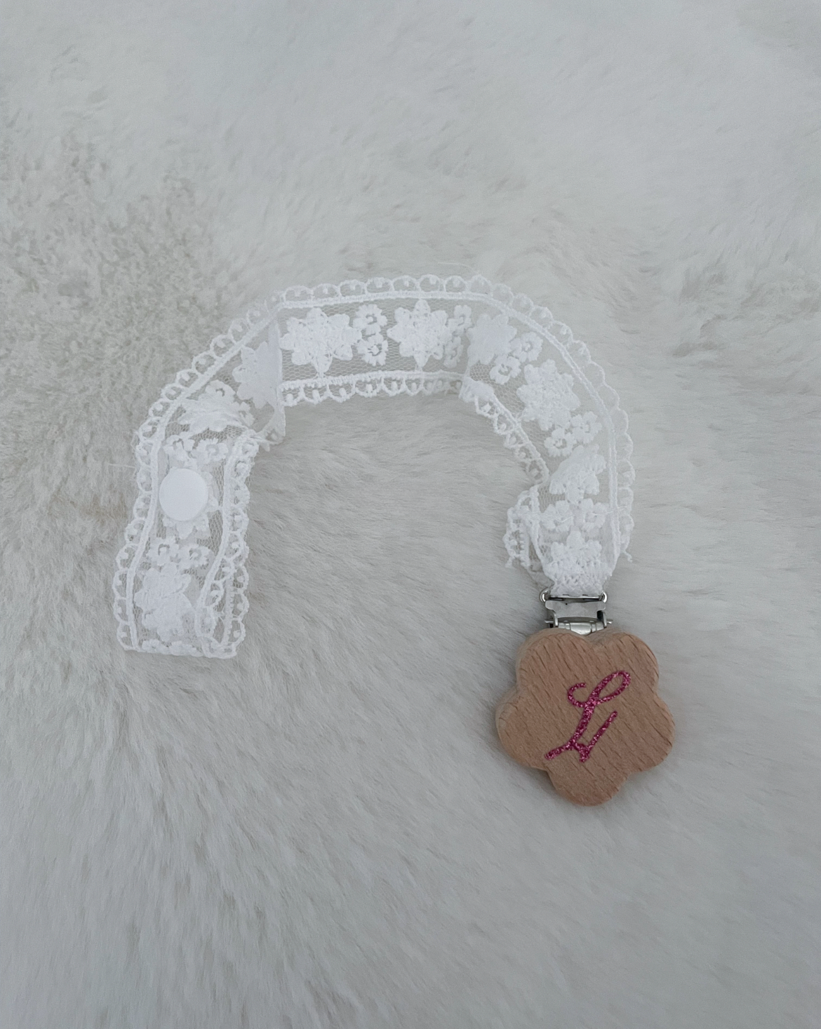 Attache tétine en dentelle