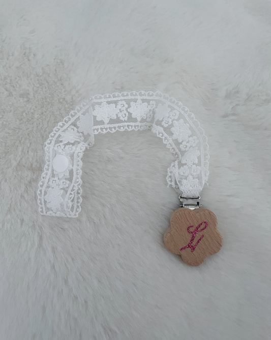 Attache tétine en dentelle