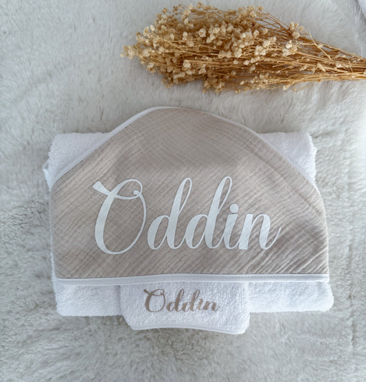 Cape de bain bébé en gaze de coton beige prénom