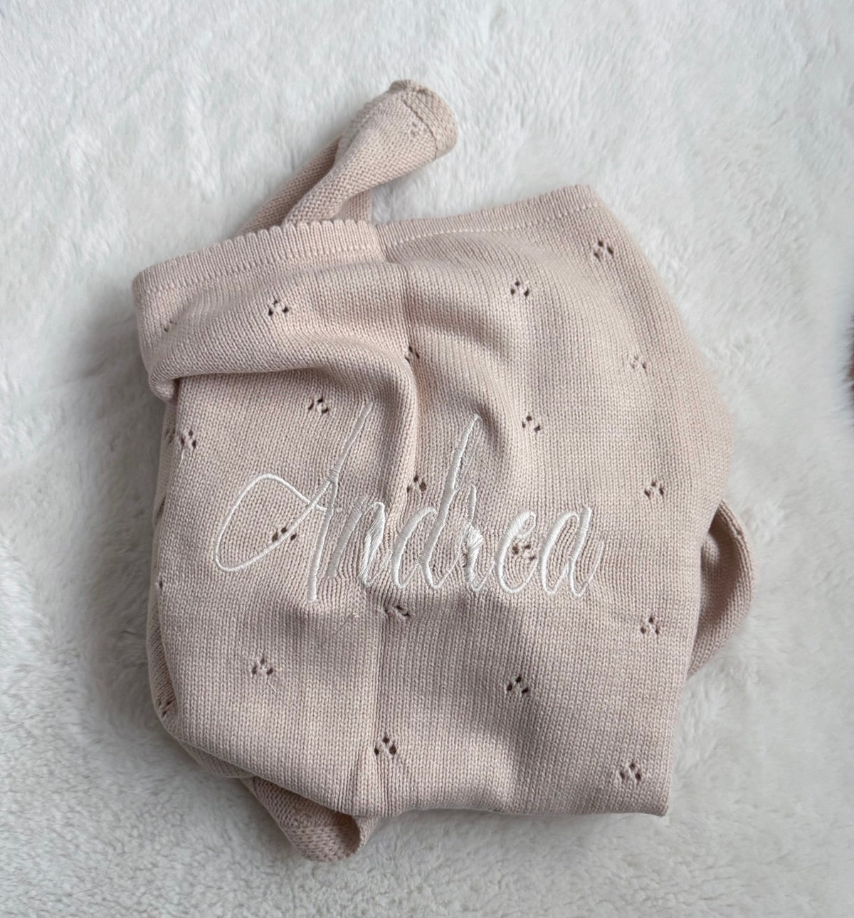 Couverture brodée en maille tricot beige