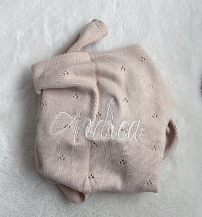 Couverture brodée en maille tricot beige