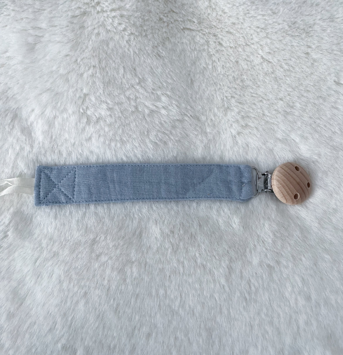 Attache tétine coton bleu prénom brodé