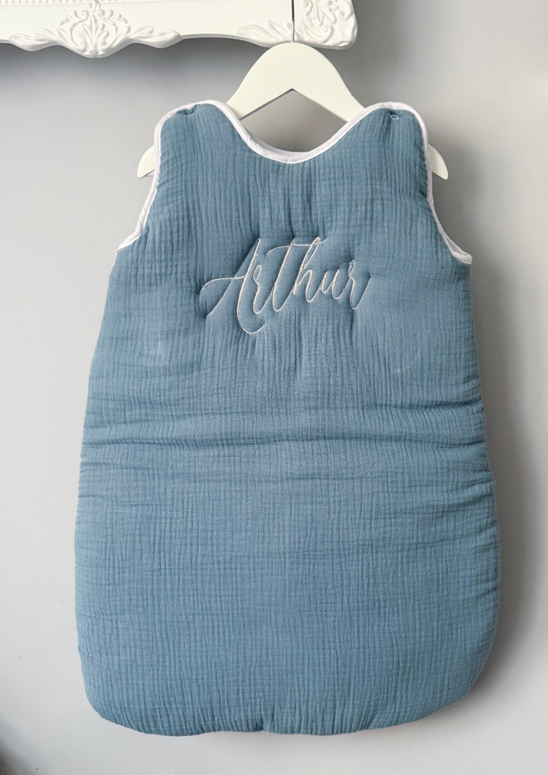Gigoteuse en gaze de coton bleu à personnaliser avec le prénom brodé