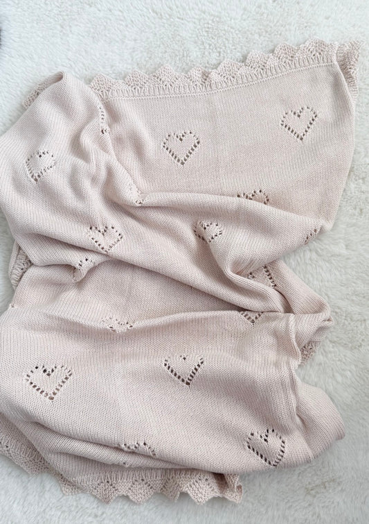 Couverture brodée en maille tricot coeur beige