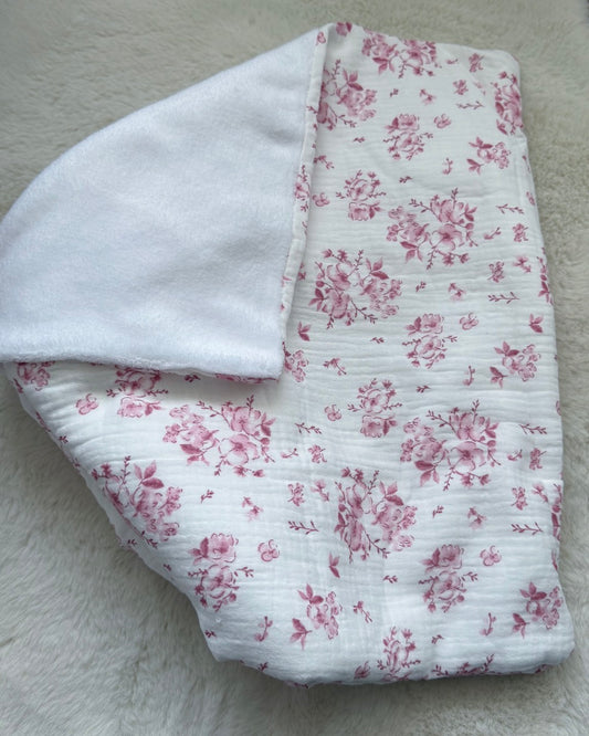 Couverture brodée gaze de coton polaire fleurie rose