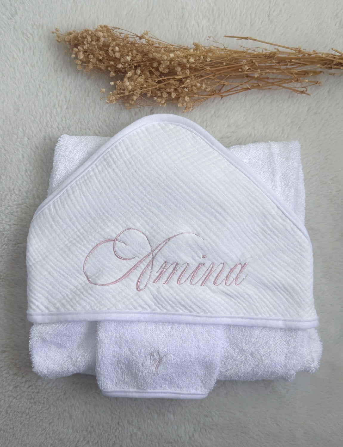 Cape de bain bébé en gaze de coton blanc prénom brodé