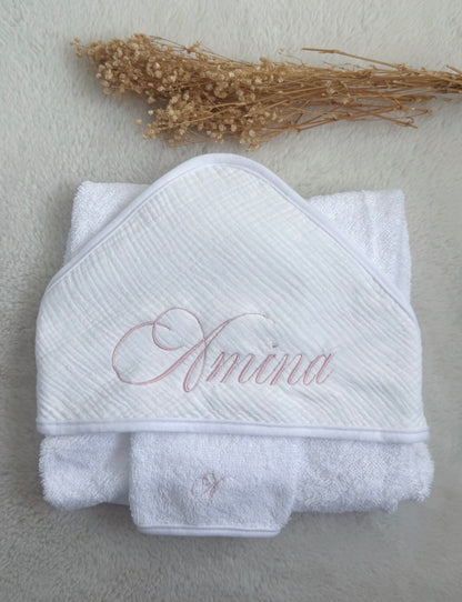 Cape de bain bébé en gaze de coton blanc prénom brodé
