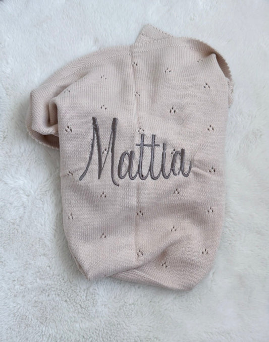 Couverture brodée en maille tricot beige