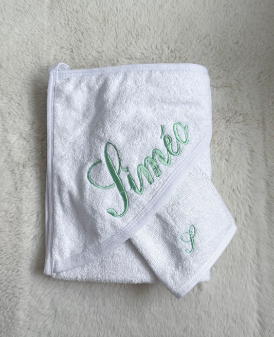 Cape de bain bébé en coton blanc prénom brodé