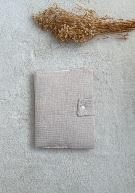 Protège carnet de santé gaze de coton beige brodé
