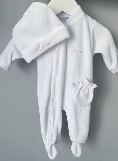 Ensemble naissance velours blanc prénom brodé