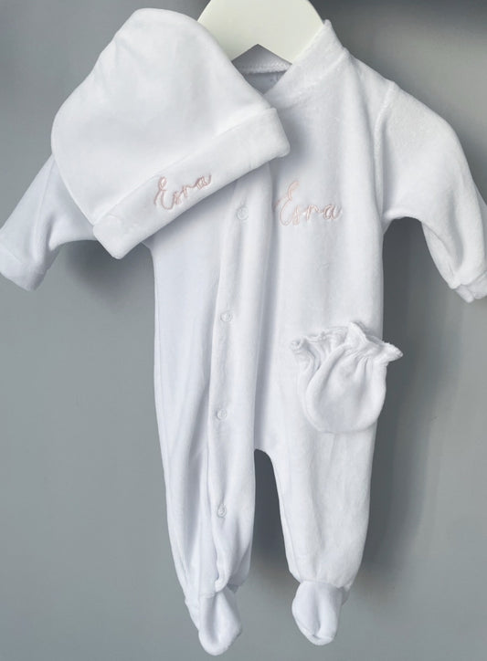 Ensemble naissance velours blanc prénom brodé