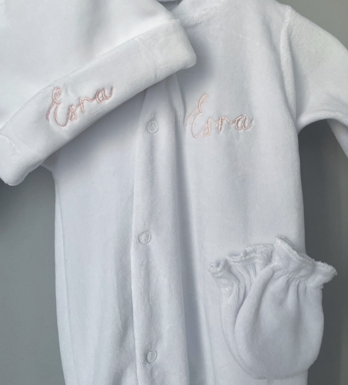Ensemble naissance velours blanc prénom brodé