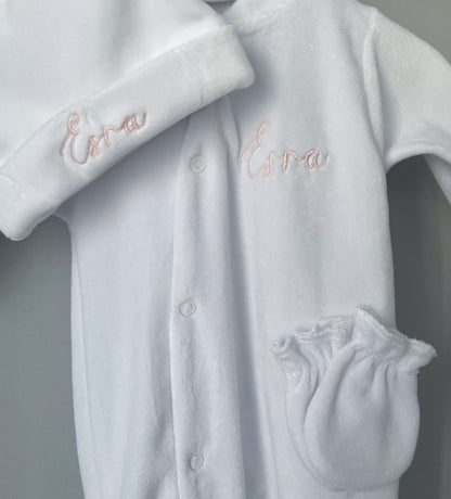 Ensemble naissance velours blanc prénom brodé