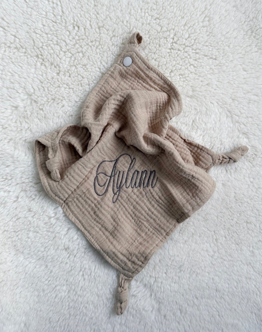 Attache tétine tissu en gaze de coton prénom brodé