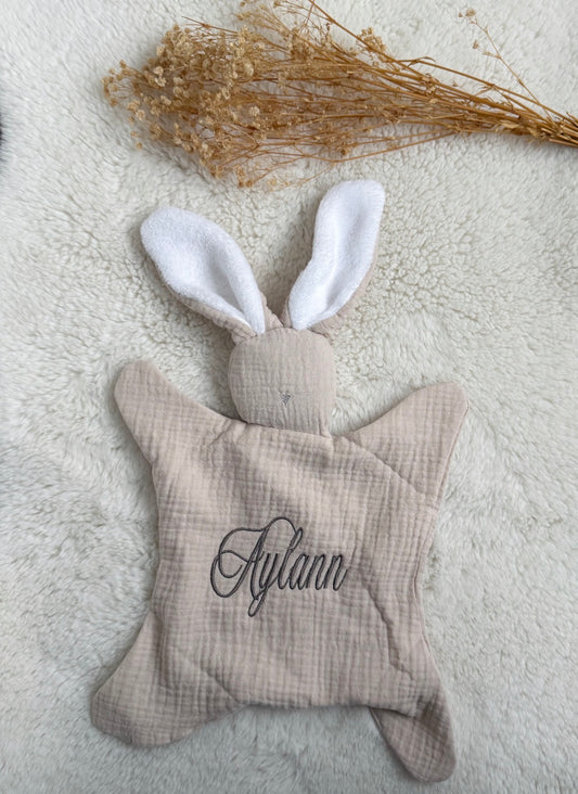 Doudou lapin beige personnalisé avec prénom brodé