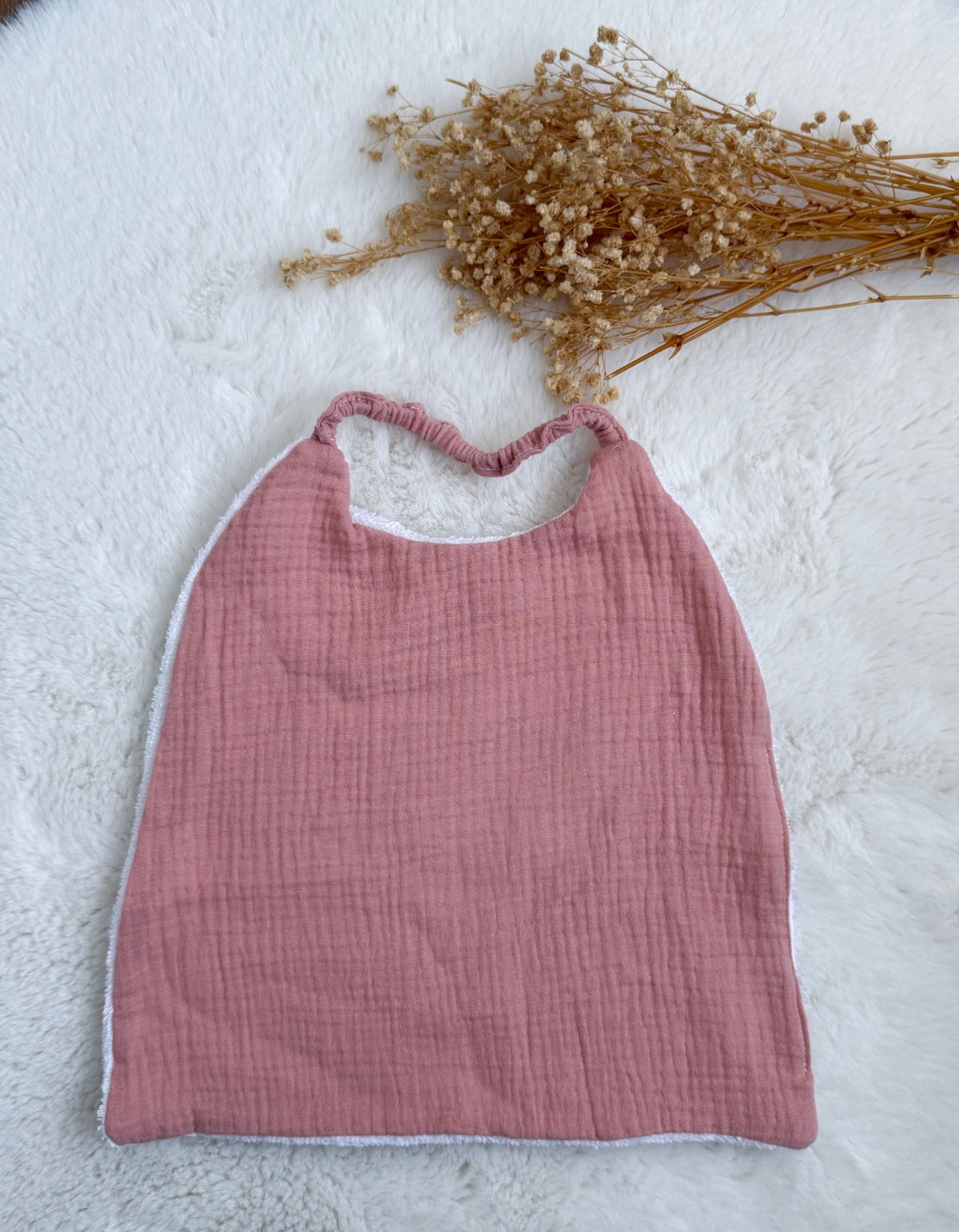 Bavoir gaze de coton rose personnalisé prénom brodé