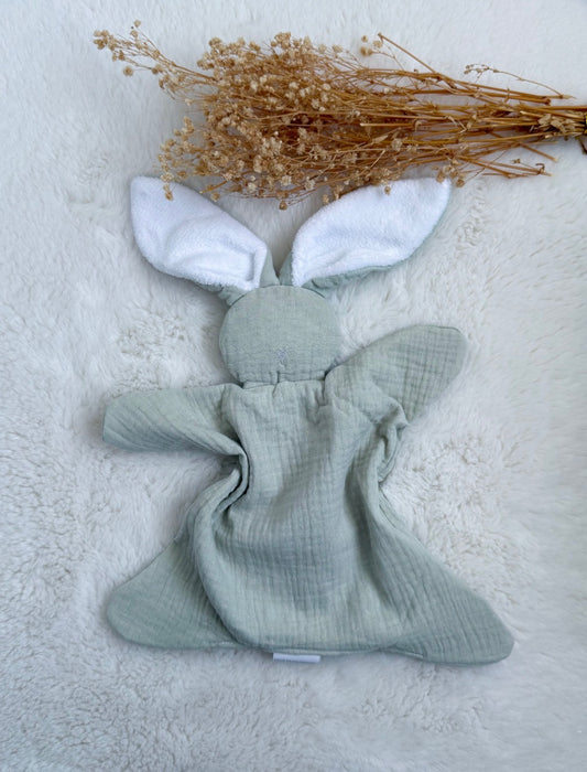 Doudou lapin vert personnalisé avec prénom brodé