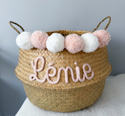 Panier en osier naturel prénom rose clair et blanc