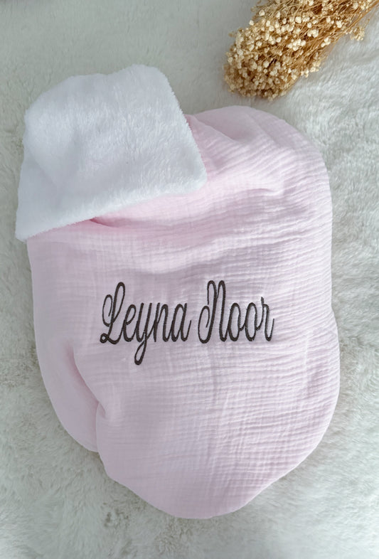 Couverture brodée gaze de coton polaire rose clair