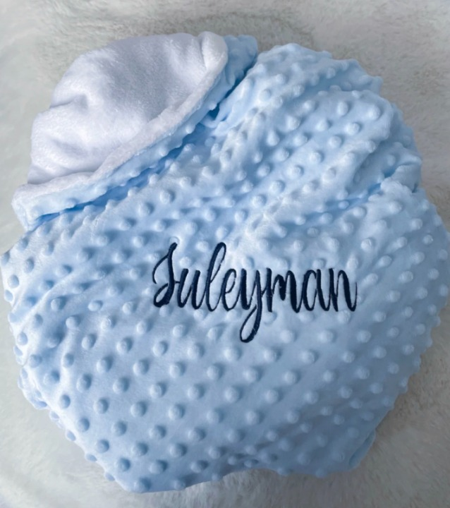 Couverture bébé brodée personnalisée Minky polaire bleu