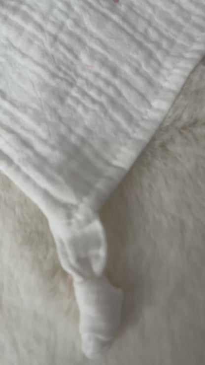 Attache tétine tissu en gaze de coton prénom brodé